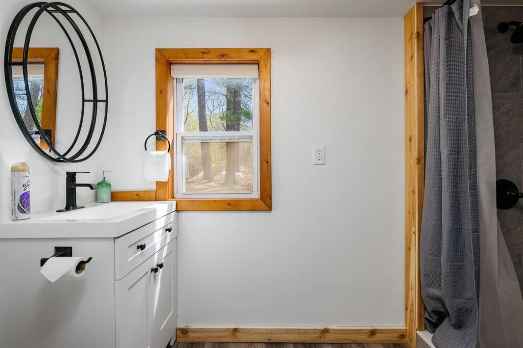 Cozy Cottage On Arbutus Lake 트래버스 시티 외부 사진