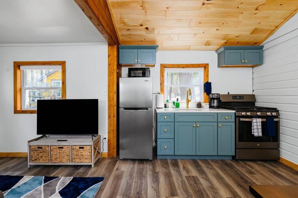 Cozy Cottage On Arbutus Lake 트래버스 시티 외부 사진