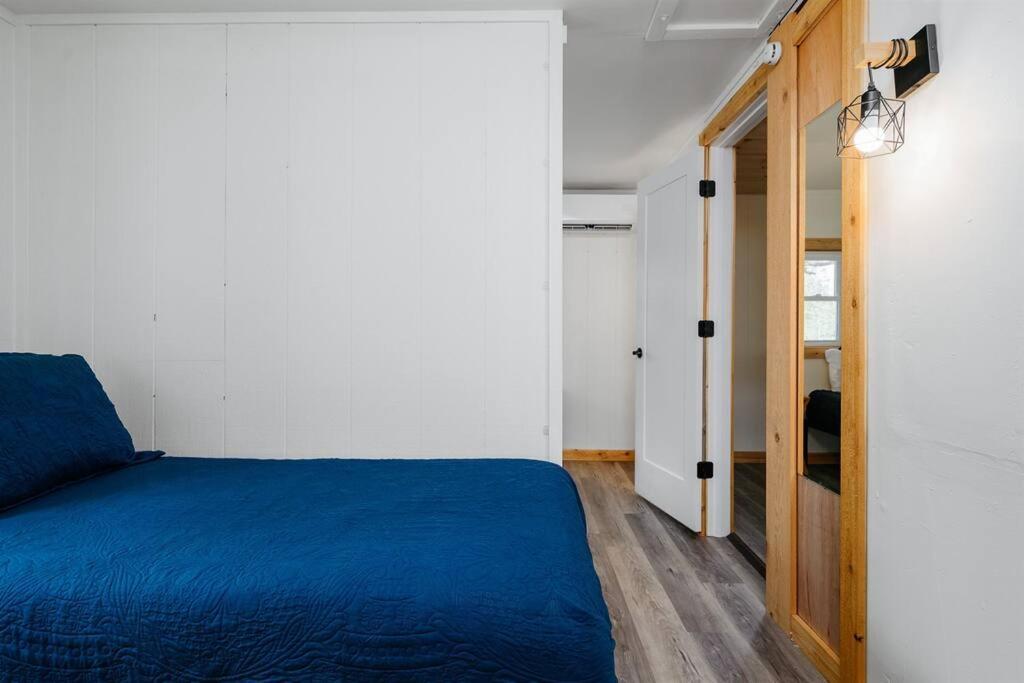 Cozy Cottage On Arbutus Lake 트래버스 시티 외부 사진