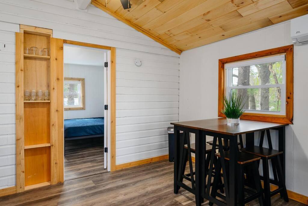 Cozy Cottage On Arbutus Lake 트래버스 시티 외부 사진